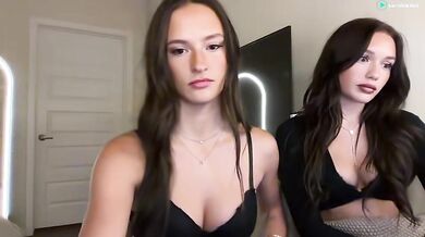 sydneyharperrr brookexmatthews Flash Ass Chaturbate
