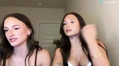 brookexmatthews Chaturbate Topless Strip Friend Help with Handbra