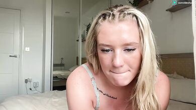 lily_fox01 Chaturbate 18 Year Old Topless Shower Show