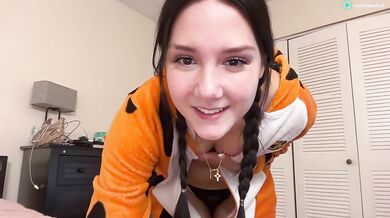 kayliexxw Chaturbate 18 Year Old Topless Handbra Tease