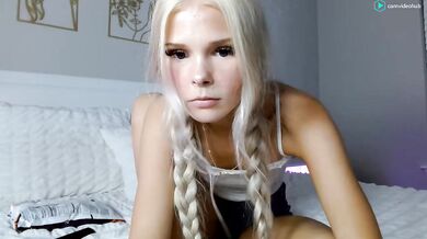 brookeskyy Chaturbate 18 Year Old Lingerie & Handbra Tease