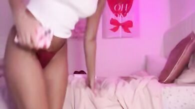 Bellaa442 Water Her Big Tits In Shirt Chaturbate