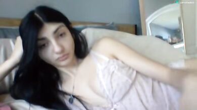 Ariiluv21 Chaturbate 18 Year Old Flash Pussy & Tits