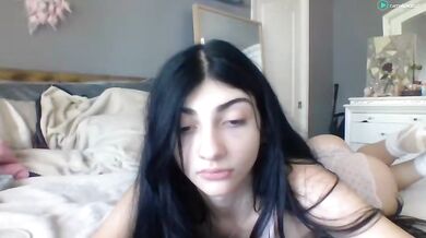 Ariiluv21 Chaturbate 18 Year Old Flash Pussy & Tits