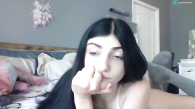 Ariiluv21 Chaturbate 18 Year Old Flash Pussy & Tits
