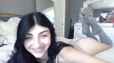 Ariiluv21 Chaturbate 18 Year Old Flash Pussy & Tits