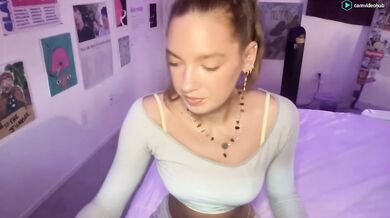 Izzyxoxo8 Topless Squat In Thong & Handbra Tease Chaturbate