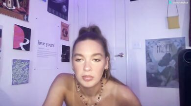 Izzyxoxo8 Topless Squat In Thong & Handbra Tease Chaturbate